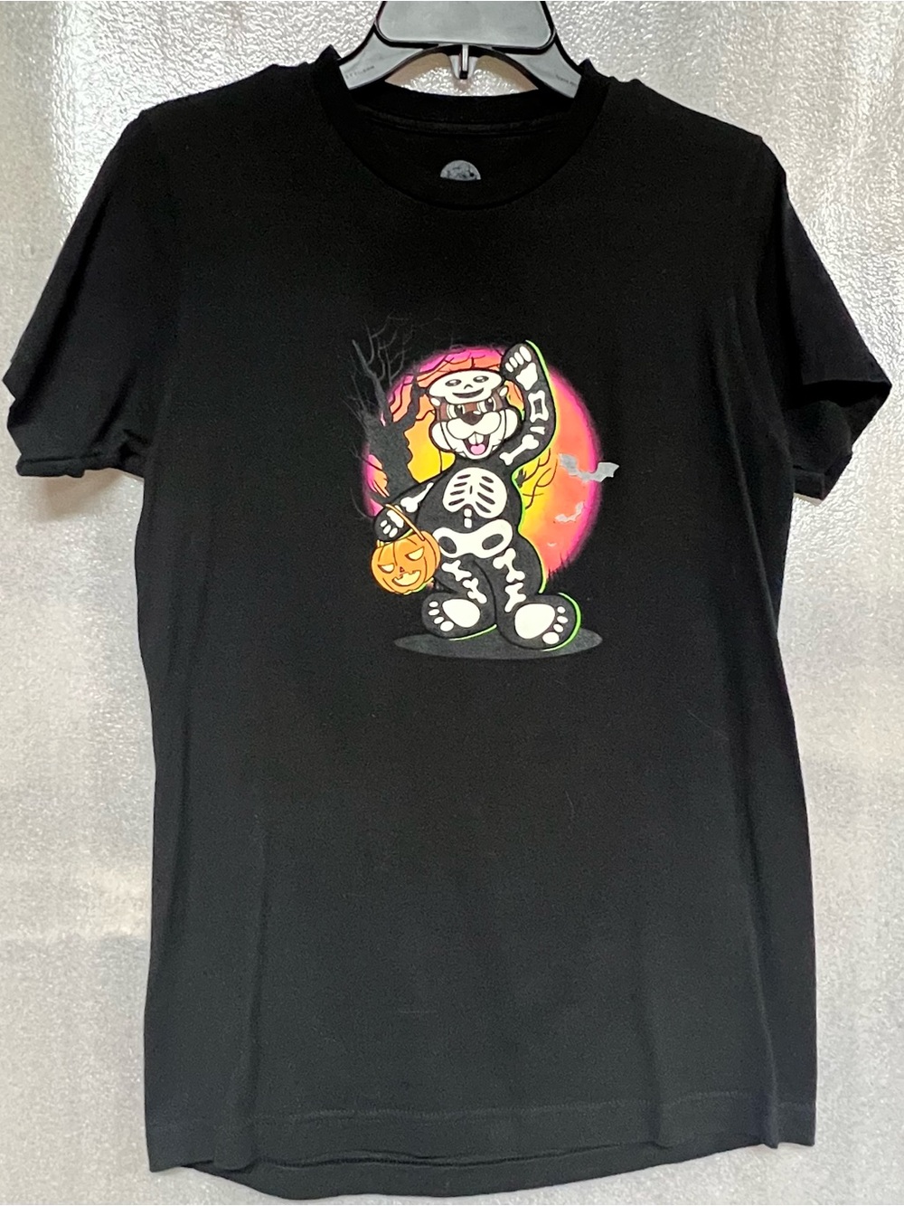 Buc-ee’s Halloween T-Shirt Glow in the Dark Size Small Skeleton Bats